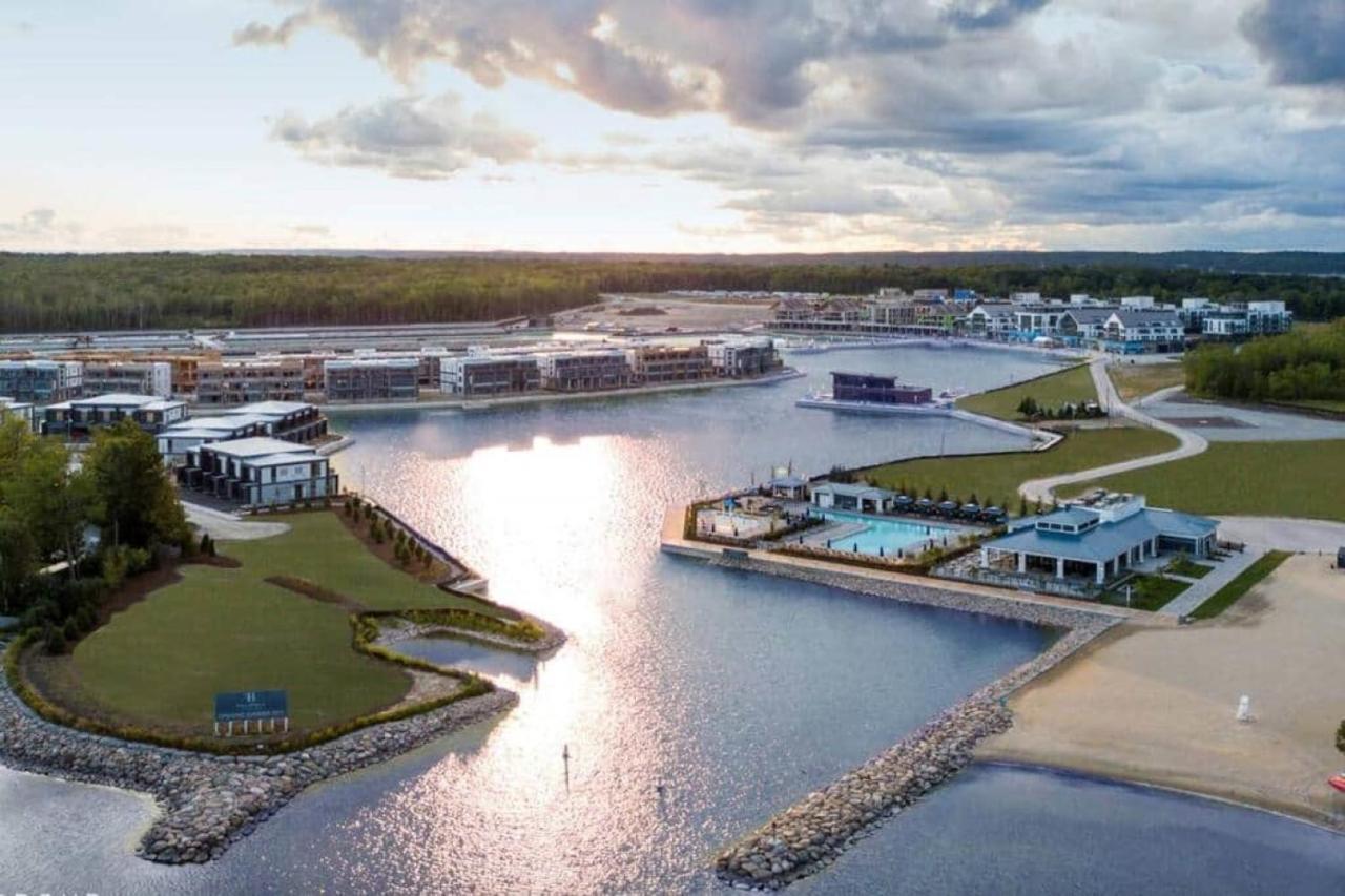 Stunning Stayz At Friday Harbour Beach Marina Resort Lake Simcoe Innisfil المظهر الخارجي الصورة