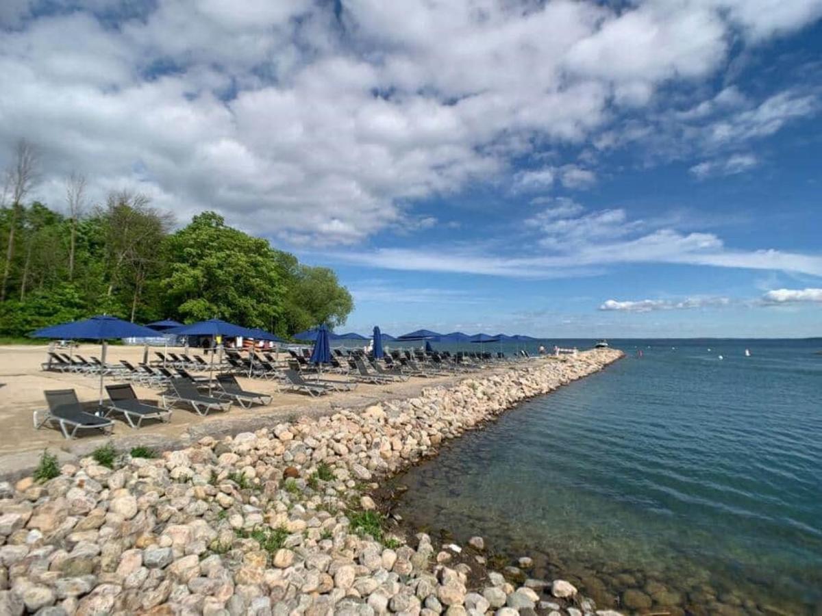 Stunning Stayz At Friday Harbour Beach Marina Resort Lake Simcoe Innisfil المظهر الخارجي الصورة