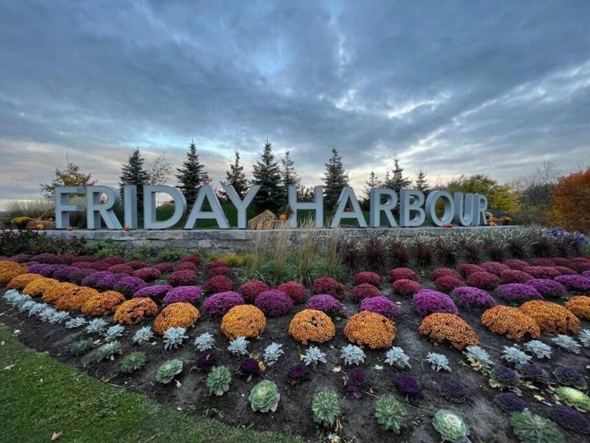 Stunning Stayz At Friday Harbour Beach Marina Resort Lake Simcoe Innisfil المظهر الخارجي الصورة