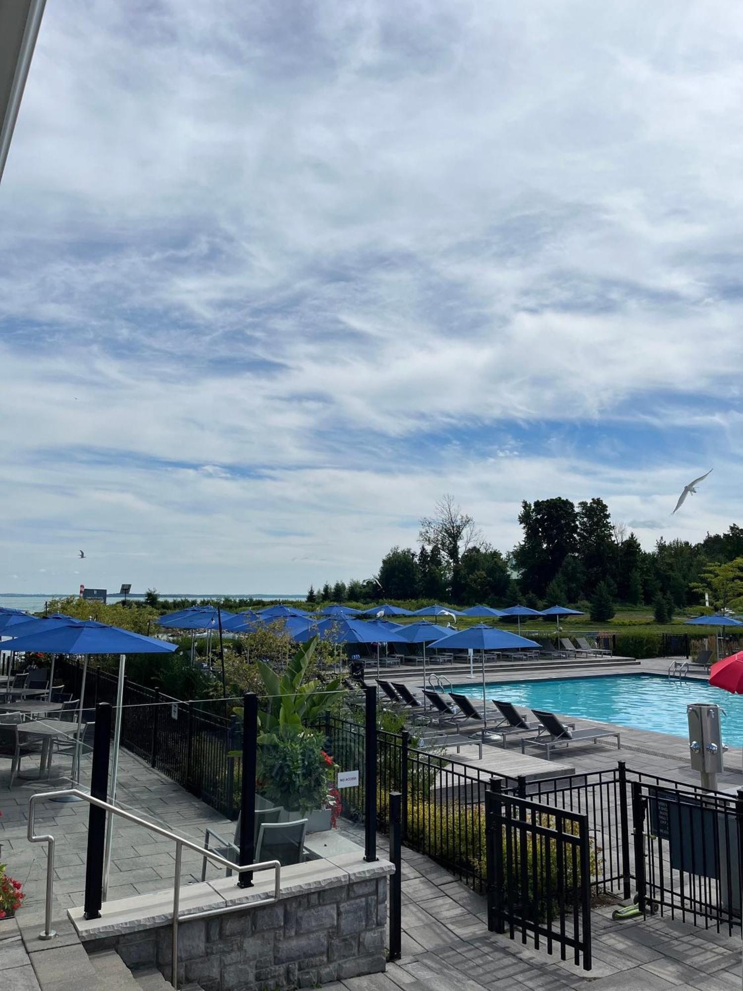 Stunning Stayz At Friday Harbour Beach Marina Resort Lake Simcoe Innisfil المظهر الخارجي الصورة